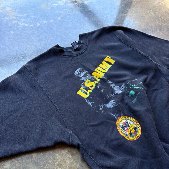 Cool Vintage US ARMY Graphic Sweatshirt - Picture 4 of 7